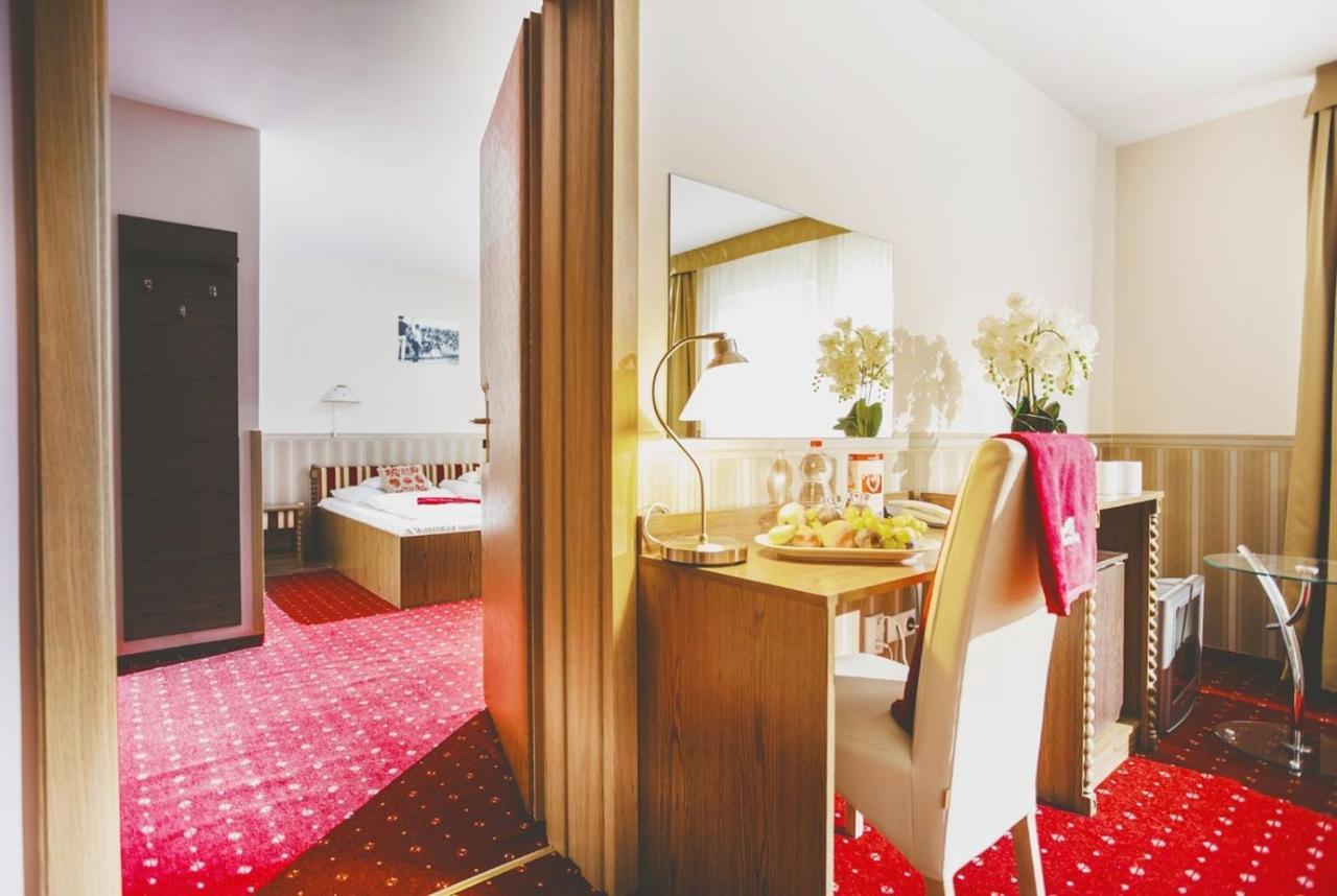 Hotel Piroska Buk Bagian luar foto