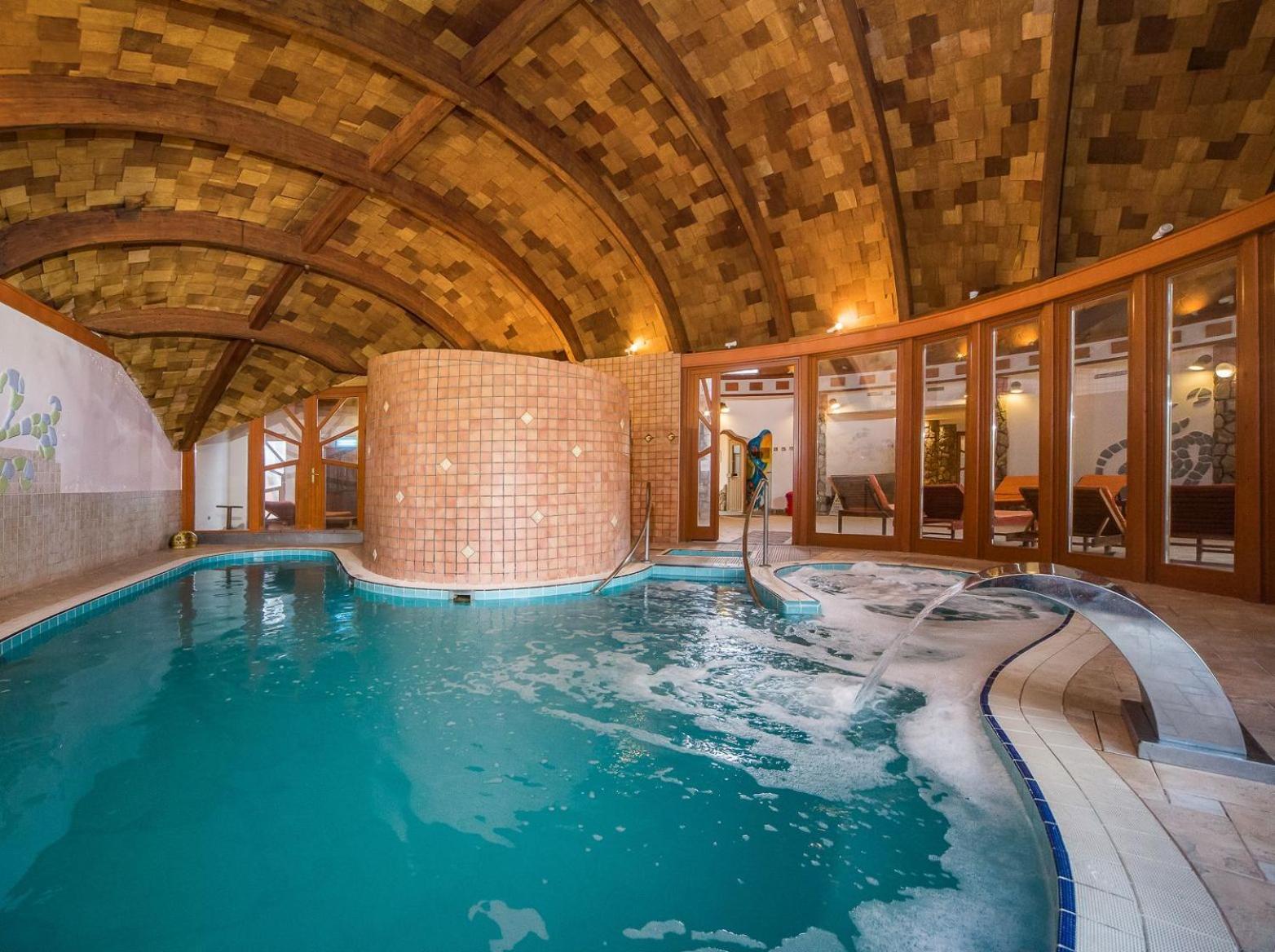 Hotel Piroska Buk Bagian luar foto