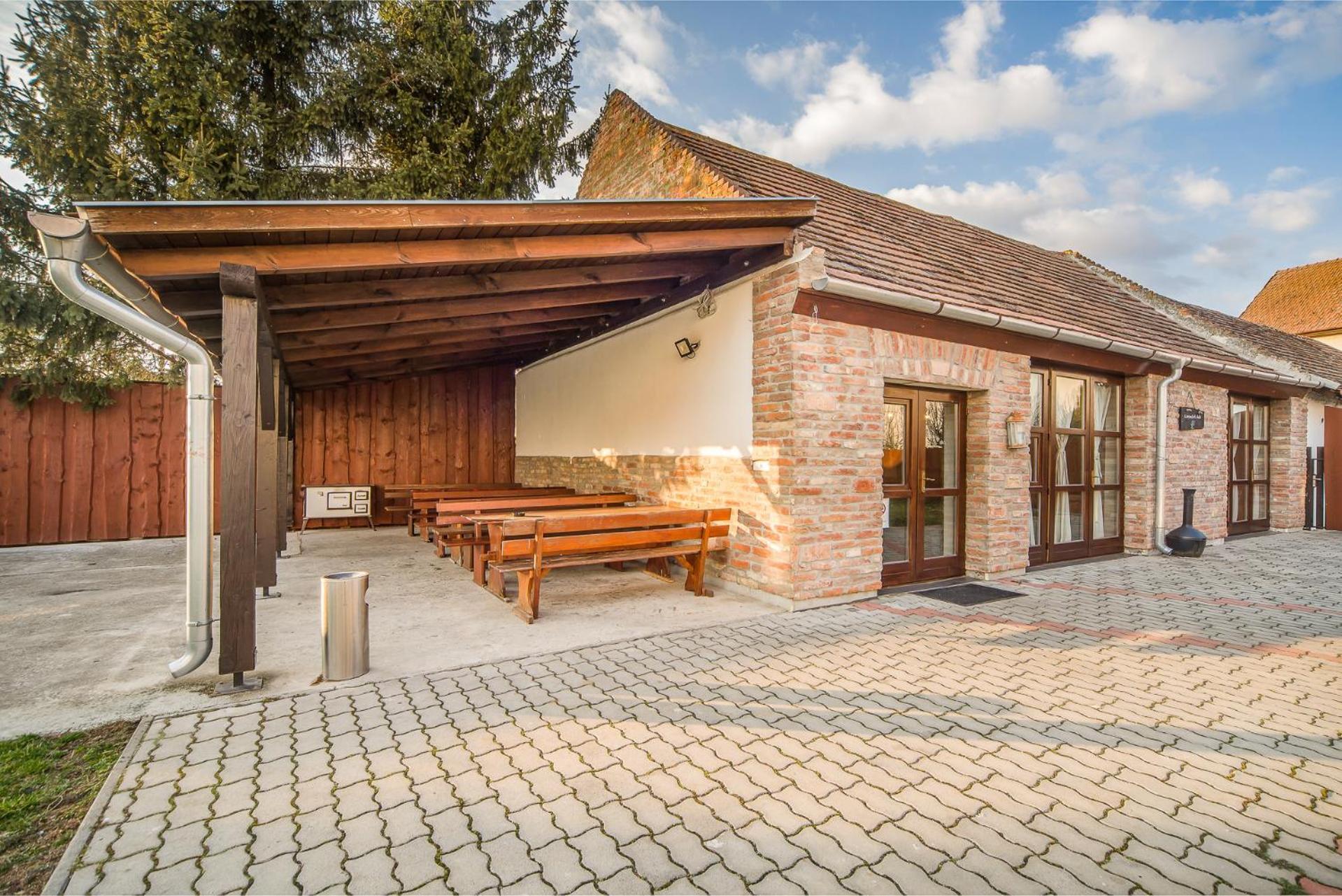 Hotel Piroska Buk Bagian luar foto