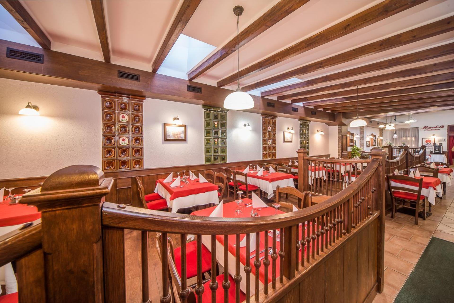 Hotel Piroska Buk Bagian luar foto