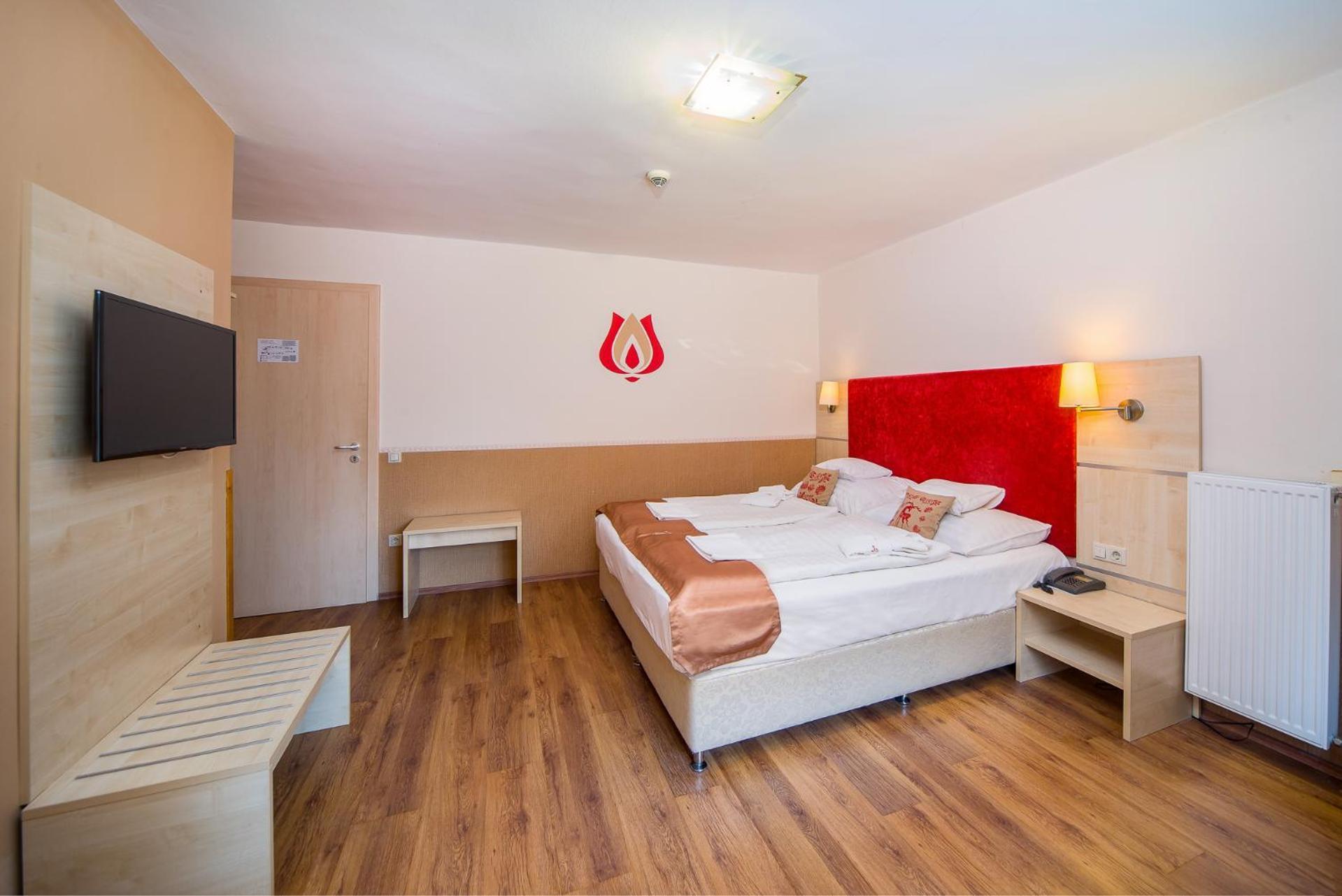Hotel Piroska Buk Bagian luar foto