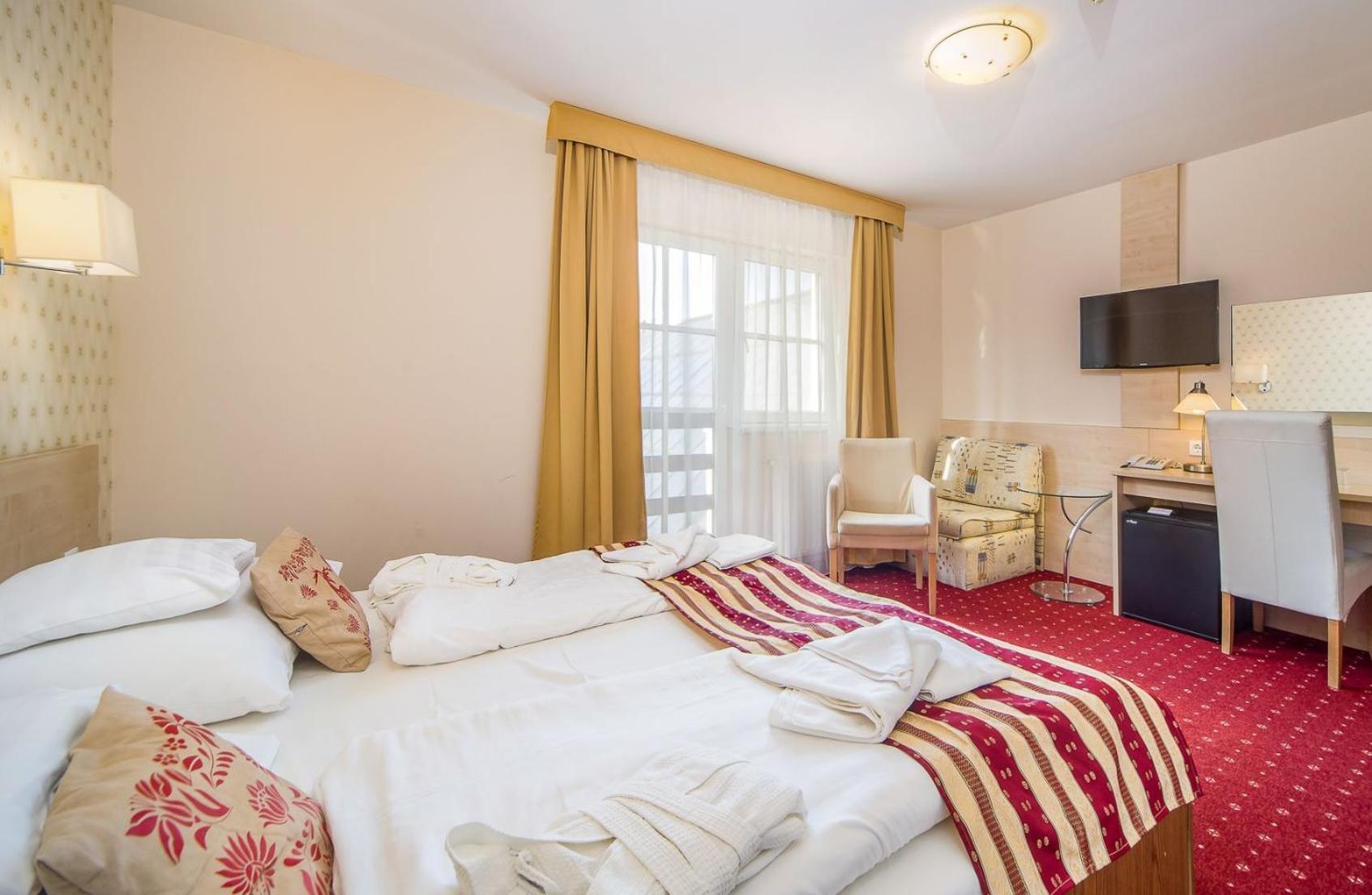 Hotel Piroska Buk Bagian luar foto