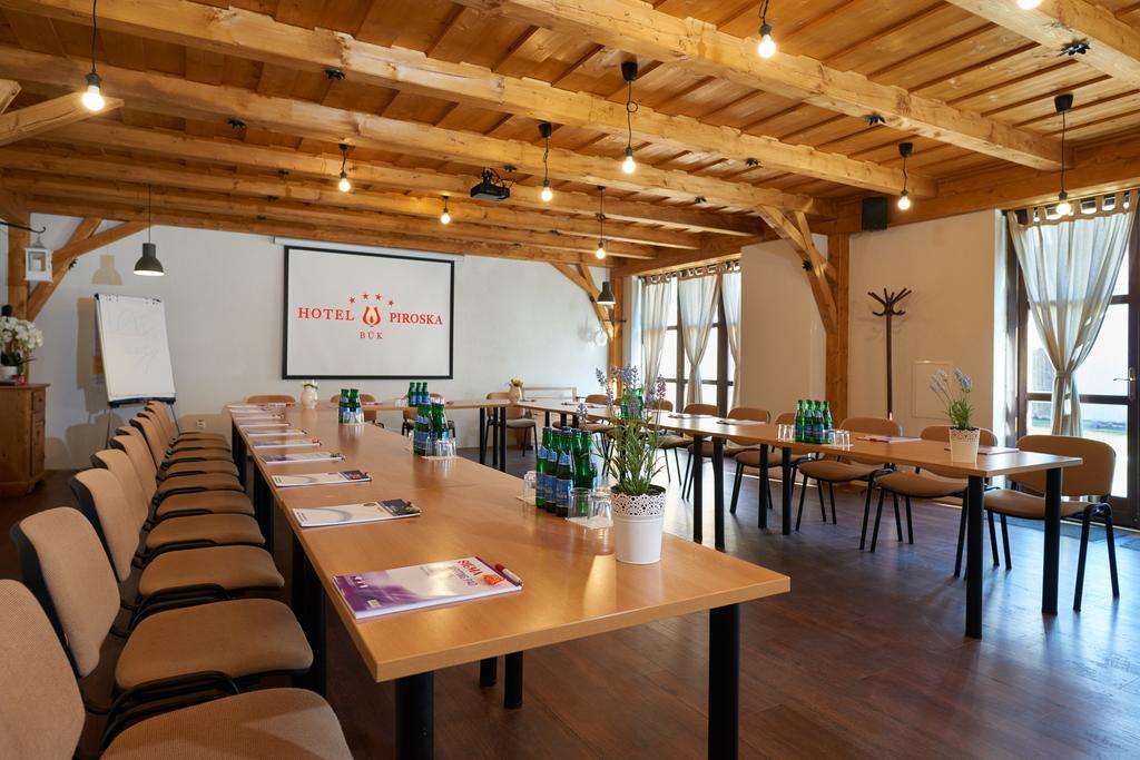 Hotel Piroska Buk Bagian luar foto