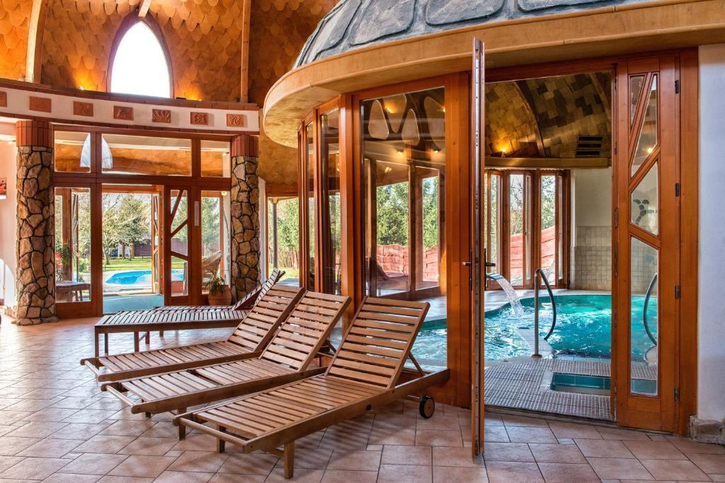 Hotel Piroska Buk Bagian luar foto